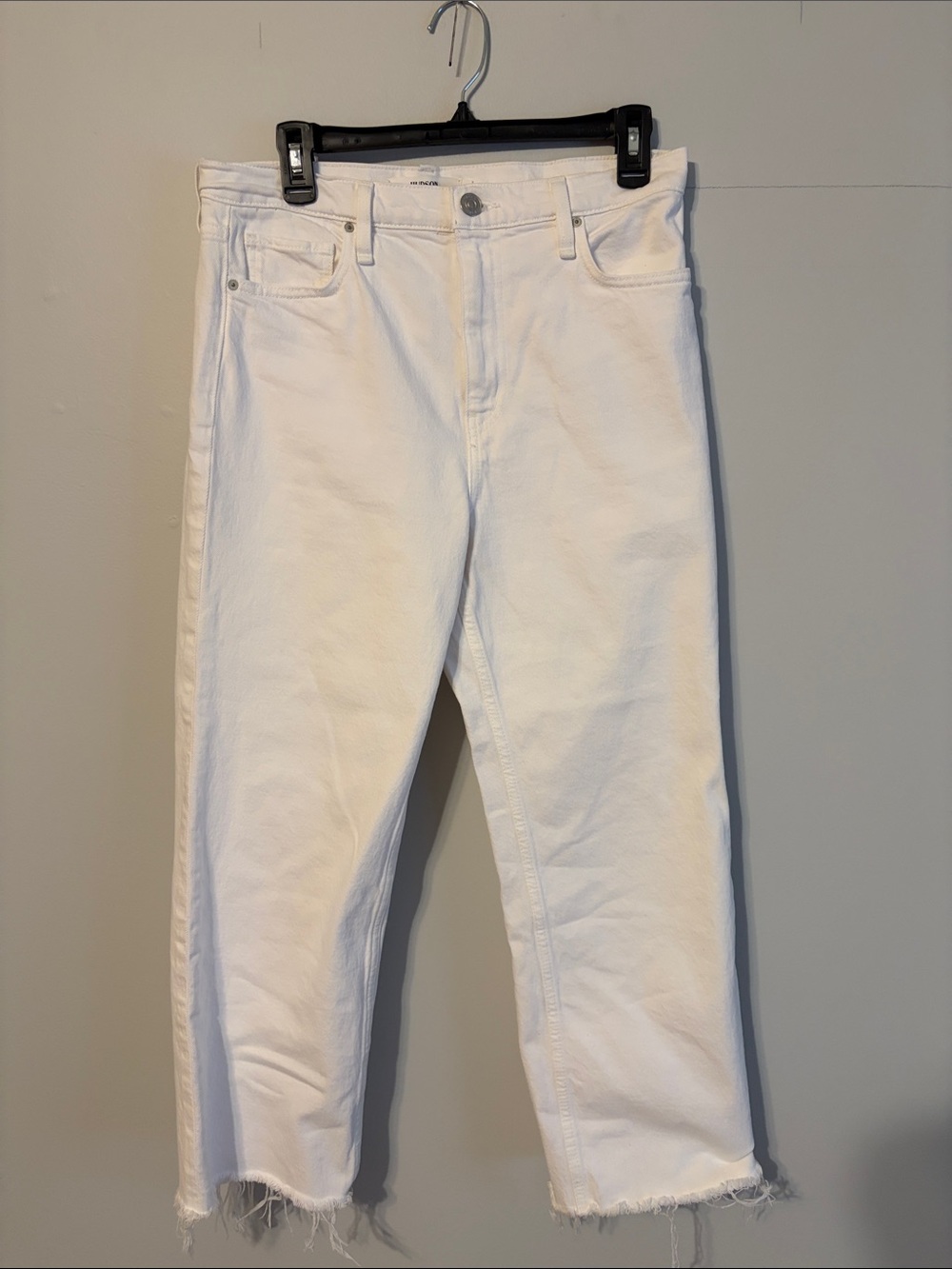 Hudson Jeans White Cropped straight Denim distressed bottom. 30. NWOT.